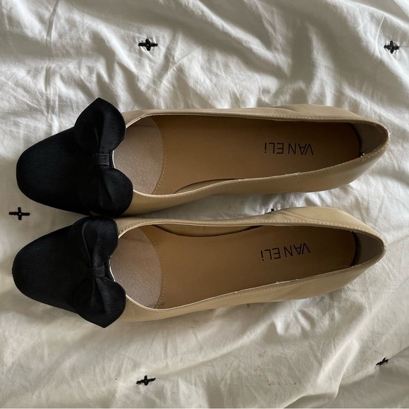 VANELi Favor Slip-on Flats Tan and black Bow Coquette Leather Sz 8 NARROW - Picture 4 of 9